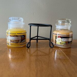 2 Yankee Candle mini jars plus wire holder. Spiced Pear & Vanilla Cookie. NEW